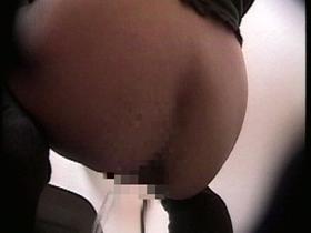 都内某所の仮設和式トイレ排泄盗撮スパイカメラ映像4時間2 30人　サンプル画像08